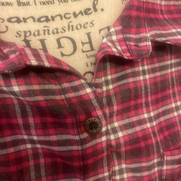 Royal Robbins Women’s Performance Flannel in Cerise. - Picture 3 of 5